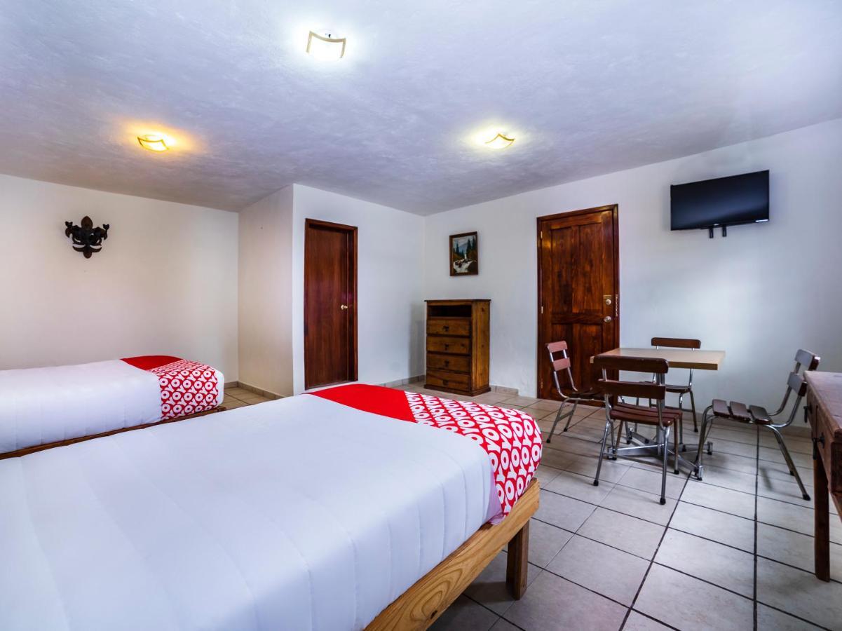 Hotel Oyo Casa Banqueta Alta 4*